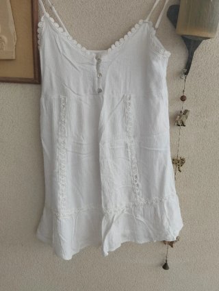 Camiseta tirantes blanca con encaje