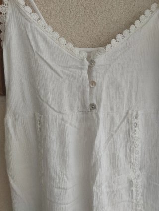 Camiseta tirantes blanca con encaje