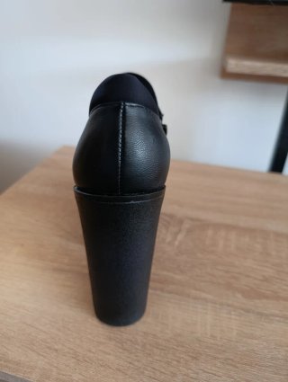 Botines de tacón negros