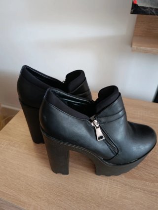 Botines de tacón negros