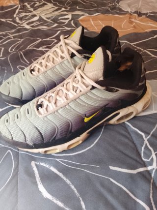 Zapatillas Nike TN Grises y Amarillas