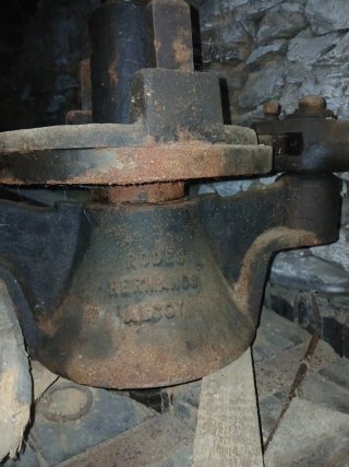 Prensa de vino antigua de madera
