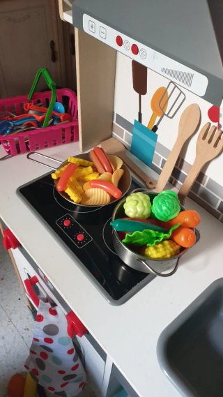 Cocina de juguete con accesorios