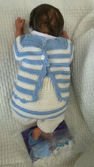 Bebé Reborn realista con ropita hecho a mano de