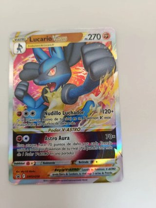 4 Cartas Pokémon V-ASTRO de coleccionista.