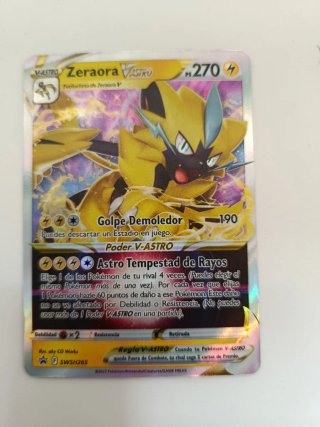 4 Cartas Pokémon V-ASTRO de coleccionista.