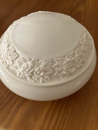 Cajita de porcelana con rosas