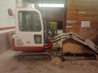 Retroexcavadora Takeuchi TB016 Cabina Cerrada