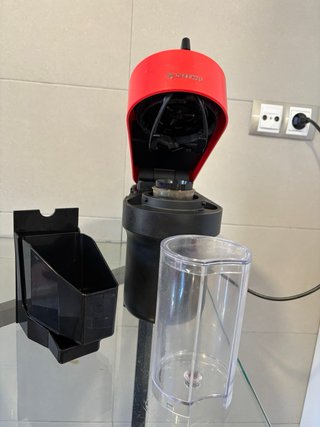Cafetera Nespresso Vertuo Roja