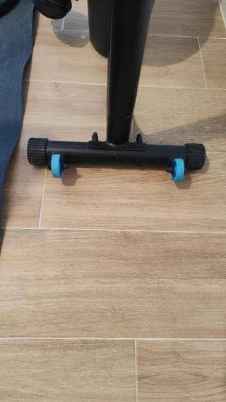 Bicicleta estática con soporte para portátil