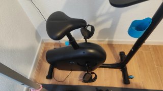 Bicicleta estática con soporte para portátil