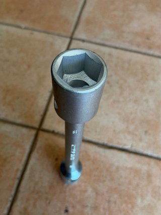 Llave de ruedas para camión o tractor de 32x33 mm