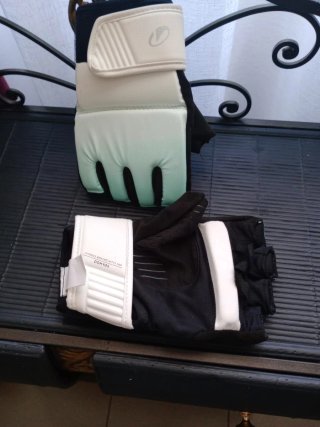 Guantes Fitness Domyos Negros y Blancos