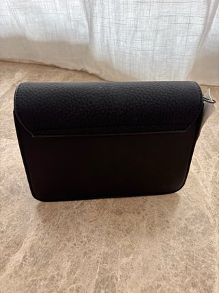 Bolso Parfois negro y dorado sin usar