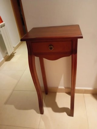 Mesa auxiliar de madera