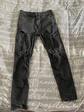 Pantalón vaquero negro desgastado
