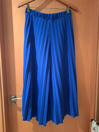 Pantalón midi plisado azul