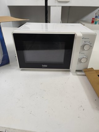 Microondas Beko 20L 700W MOC20100WFB