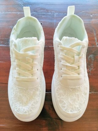 Zapatillas blancas de encaje