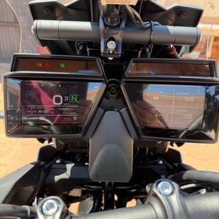 Yamaha Tracer 9 GT Blanca y Dorada