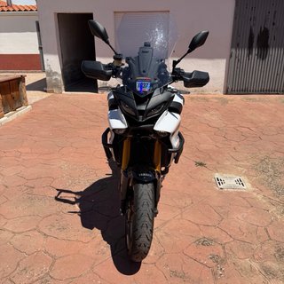 Yamaha Tracer 9 GT Blanca y Dorada
