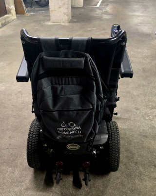VENDO SILLA DE RUEDAS SEMI-NUEVA