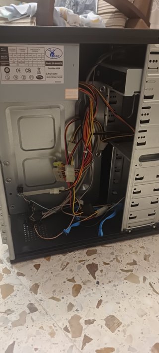 Torre PC Vacía Negra