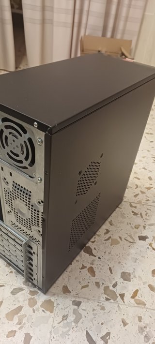 Torre PC Vacía Negra