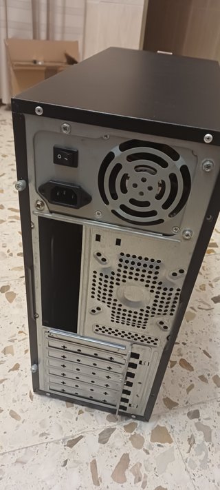 Torre PC Vacía Negra