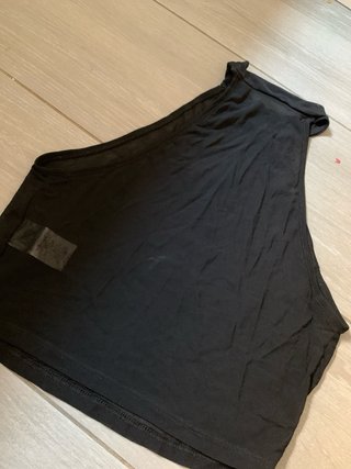 Top negro con brillos y transparencias