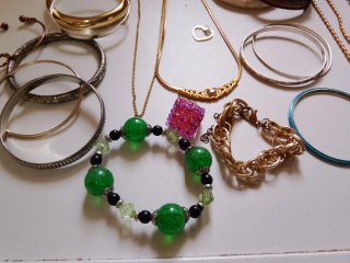 Lote bisutería variada oro y verde