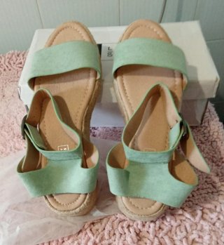 Sandalias verdes cuña