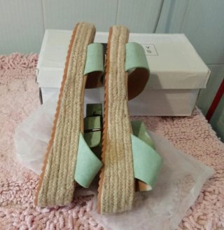 Sandalias verdes cuña