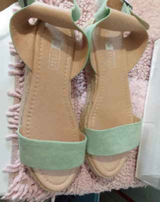 Sandalias verdes cuña
