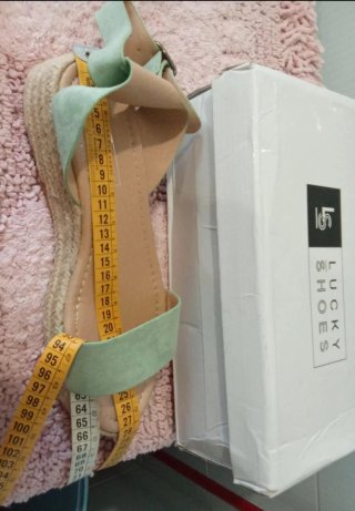 Sandalias verdes cuña