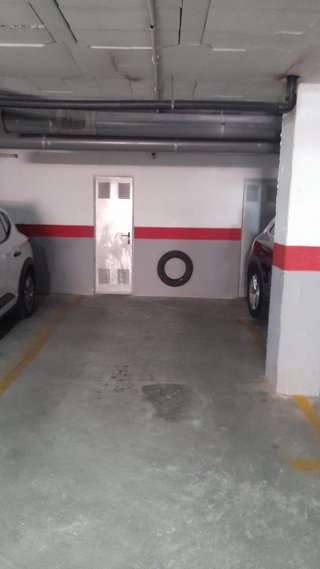 Plaza de garaje con trastero