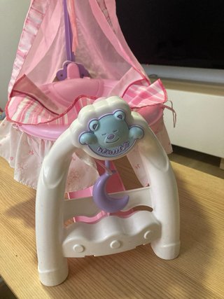 Cuna Nenuco rosa con dosel