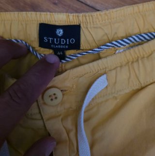Pantalón corto Studio 44 amarillo