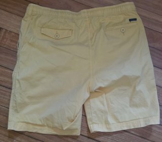 Pantalón corto Studio 44 amarillo