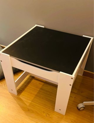 Mesa infantil reversible blanco y negro
