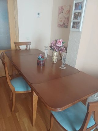 Mesa comedor y 4 sillas madera cerezo