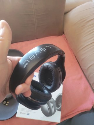 Auriculares Samsung Negros y Plateados marca level