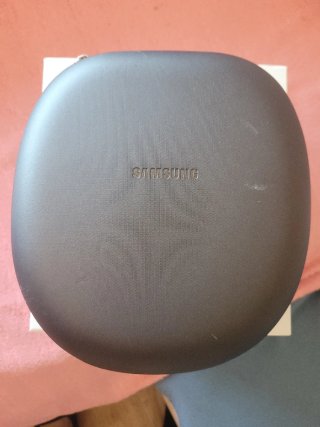 Auriculares Samsung Negros y Plateados marca level