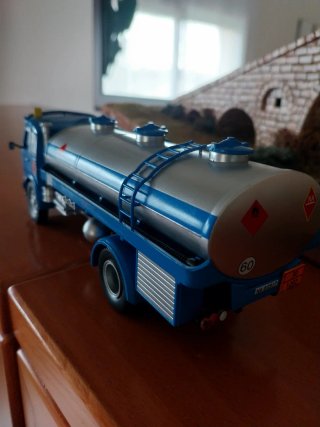 Camión Cisterna Pegaso Cabezón Edición Limitada