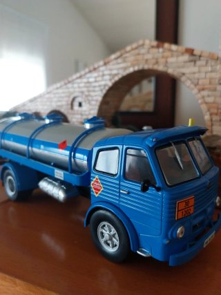 Camión Cisterna Pegaso Cabezón Edición Limitada