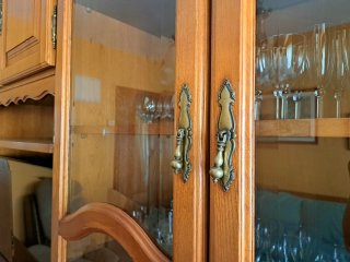 Vitrina roble 180cm cristal y madera