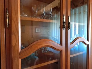 Vitrina roble 180cm cristal y madera