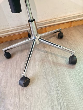 Silla de oficina ergonómica negra