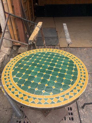 Mesa redonda cerámica mosaico amarilla y verde 70