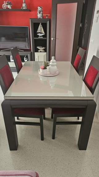 Mesa comedor extensible  maciza,con cristal